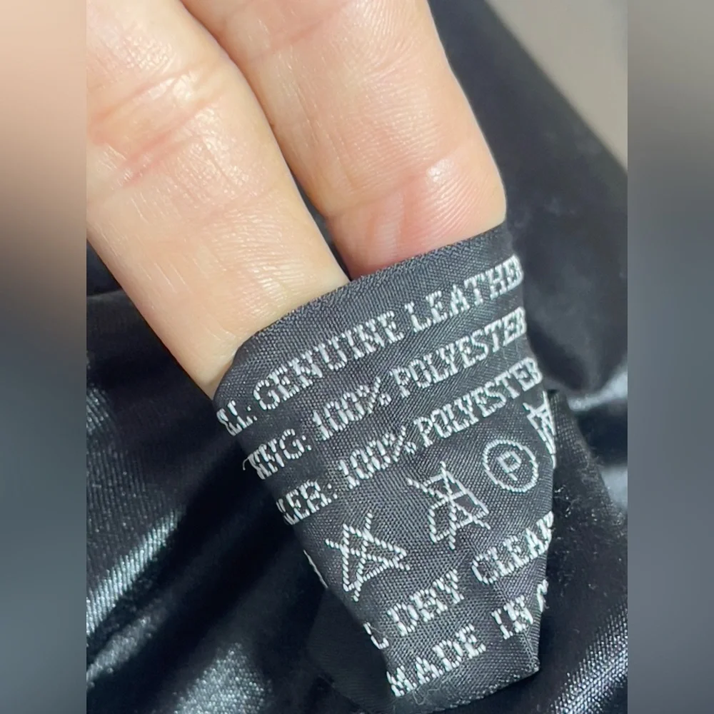 Vintage Elegant Black 💯 Leather Blazer for Women - Picture 9 of 11